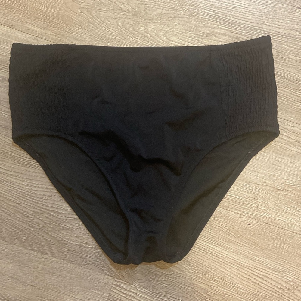 EUC Women’s Large Black Bikini Bottom with Scinched Detail